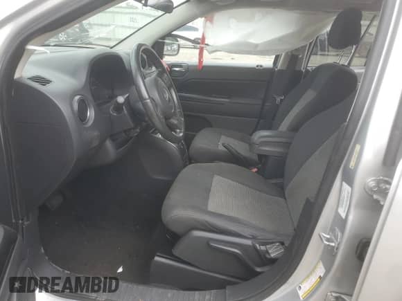 2011 Jeep Compass Latitude z VIN 1J4NT1FB8BD192270, wystawiony jako Copart lot #54953485 z przebiegiem 128 094 mil mil oraz Szkoda całkowita • Salvage title. Historia ofert i sprzedaży dostępna na DreamBid. Obrazek 7.