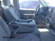 2000 GMC Sierra 1500 SLE z VIN 2GTEC19T0Y1226099, wystawiony jako IAAI lot #42229198 z przebiegiem 210 592 mil mil oraz . Historia ofert i sprzedaży dostępna na DreamBid. Obrazek 5.