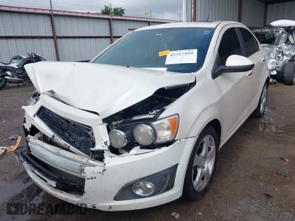 2014 Chevrolet Sonic LTZ with VIN 1G1JE5SB5E4122735, listed as a IAAI auction lot 42327595 with 163,912 mi miles and . Bid and sale history available at DreamBid. Image 17.