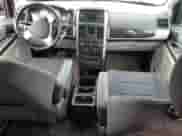 2010 Dodge Grand Caravan SXT с VIN 2D4RN5D18AR261427, выставлен на аукционе Copart как лот 71442315 с пробегом 177 644 миль миль и Списание • Salvage title. История ставок и продаж доступна на DreamBid. Изображение 8.