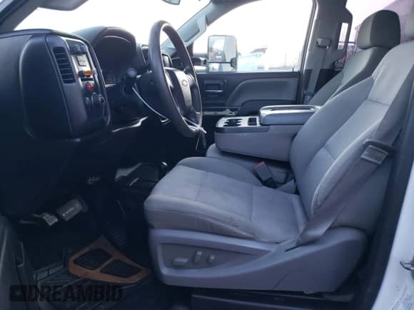 2015 Chevrolet Silverado 2500HD с VIN 1GB2KUEG3FZ536269, выставлен на аукционе Copart как лот 42026185 с пробегом 318 394 миль миль и Списание • Salvage title. История ставок и продаж доступна на DreamBid. Изображение 7.