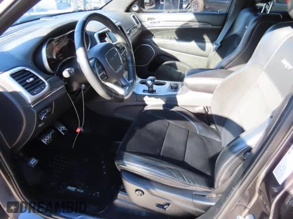 2015 Jeep Grand Cherokee SRT z VIN 1C4RJFDJXFC878696, wystawiony jako Copart lot #85004935 z przebiegiem 125 955 mil mil oraz Szkoda całkowita • Salvage title. Historia ofert i sprzedaży dostępna na DreamBid. Obrazek 9.