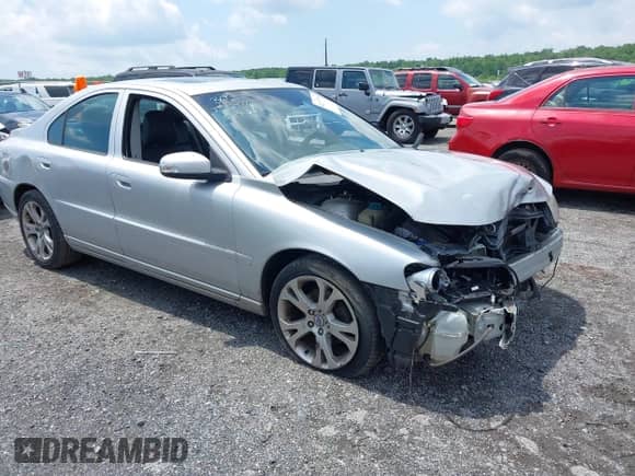 2009 Volvo S60 2.5T with VIN YV1RS592592731635, listed as a IAAI auction lot 42377779 with 146,432 mi miles and . Bid and sale history available at DreamBid. Image 1.