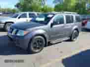 2012 Nissan Pathfinder SV z VIN 5N1AR1NBXCC605801, wystawiony jako IAAI lot #42227408 z przebiegiem 215 837 mil mil oraz . Historia ofert i sprzedaży dostępna na DreamBid. Obrazek 2.