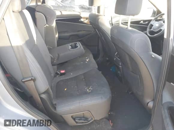 2019 Kia Sorento L z VIN 5XYPG4A30KG610696, wystawiony jako IAAI lot #43328782 z przebiegiem 76 151 mil mil oraz . Historia ofert i sprzedaży dostępna na DreamBid. Obrazek 8.