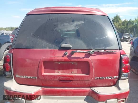 2003 Chevrolet TrailBlazer EXT LT z VIN 1GNET16S236218512, wystawiony jako IAAI lot #43340708 z przebiegiem 274 690 mil mil oraz . Historia ofert i sprzedaży dostępna na DreamBid. Obrazek 16.