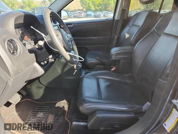 2017 Jeep Compass Sport z VIN 1C4NJDBB6HD105784, wystawiony jako Copart lot #81877555 z przebiegiem 120 813 mil mil oraz Szkoda całkowita • Salvage title. Historia ofert i sprzedaży dostępna na DreamBid. Obrazek 7.
