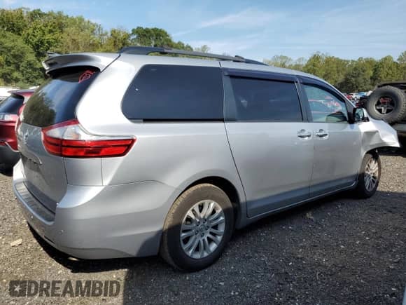 2015 Toyota Sienna XLE z VIN 5TDYK3DC1FS669886, wystawiony jako Copart lot #81678915 z przebiegiem 173 178 mil mil oraz Szkoda całkowita • Salvage title. Historia ofert i sprzedaży dostępna na DreamBid. Obrazek 3.