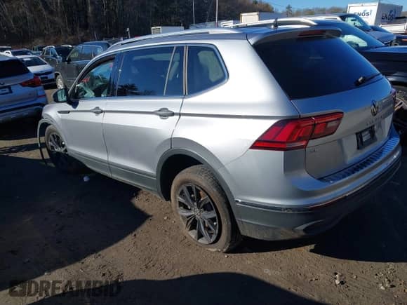2024 Volkswagen Tiguan SE с VIN 3VV2B7AX0RM055180, выставлен на аукционе IAAI как лот 41189315 с пробегом 6 130 миль миль и . История ставок и продаж доступна на DreamBid. Изображение 3.