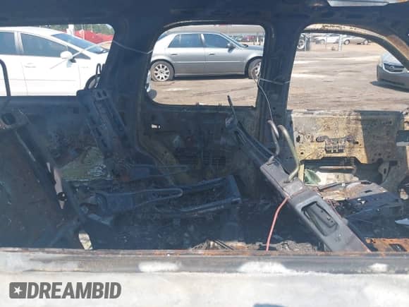 2014 Chevrolet Tahoe LTZ z VIN 1GNSKCE00ER107590, wystawiony jako IAAI lot #42936707 z przebiegiem Nie podano mil oraz . Historia ofert i sprzedaży dostępna na DreamBid. Obrazek 8.