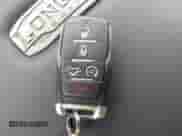 2022 Ram 1500 Longhorn z VIN 1C6SRFKT1NN426449, wystawiony jako IAAI lot #43134719 z przebiegiem 26 496 mil mil oraz . Historia ofert i sprzedaży dostępna na DreamBid. Obrazek 11.