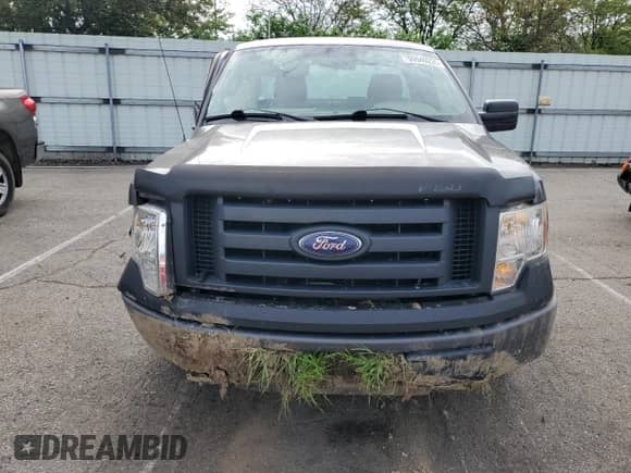 2010 Ford F-150 XL с VIN 1FTMF1C82AKA36494, выставлен на аукционе Copart как лот 55940235 с пробегом 206 893 миль миль и Списание • Salvage title. История ставок и продаж доступна на DreamBid. Изображение 5.