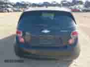 2014 Chevrolet Sonic LT z VIN 1G1JD6SH8E4224107, wystawiony jako IAAI lot #43370286 z przebiegiem 163 665 mil mil oraz . Historia ofert i sprzedaży dostępna na DreamBid. Obrazek 16.