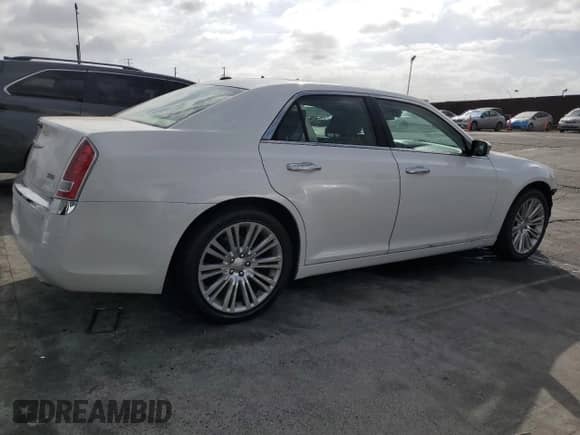 2011 Chrysler 300 Limited с VIN 2C3CA5CG7BH537337, выставлен на аукционе Copart как лот 85932115 с пробегом 101 792 миль миль и Списание • Salvage title. История ставок и продаж доступна на DreamBid. Изображение 3.