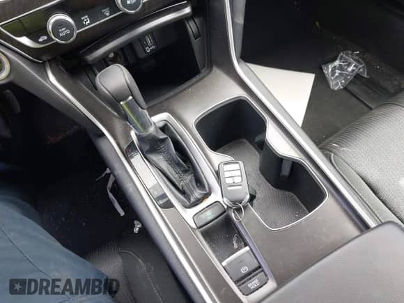 2018 Honda Accord EX z VIN 1HGCV1F4XJA013625, wystawiony jako IAAI lot #43229632 z przebiegiem 49 153 mil mil oraz . Historia ofert i sprzedaży dostępna na DreamBid. Obrazek 11.