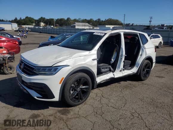 2024 Volkswagen Tiguan SE R-Line Black с VIN 3VV8B7AX9RM015965, выставлен на аукционе Copart как лот 81557925 с пробегом 23 624 миль миль и Списание • Salvage title. История ставок и продаж доступна на DreamBid. Изображение 1.