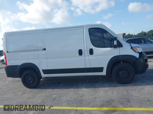 2024 Ram ProMaster Cargo Tradesman z VIN 3C6LRVAG3RE112573, wystawiony jako IAAI lot #42100042 z przebiegiem 10 230 mil mil oraz . Historia ofert i sprzedaży dostępna na DreamBid. Obrazek 13.