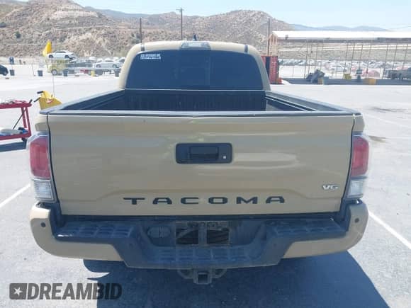 2020 Toyota Tacoma SR5 z VIN 3TMBZ5DN9LM025403, wystawiony jako IAAI lot #42654685 z przebiegiem 154 392 mil mil oraz . Historia ofert i sprzedaży dostępna na DreamBid. Obrazek 17.