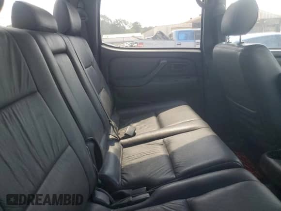 2006 Toyota Tundra Limited z VIN 5TBET38106S541155, wystawiony jako Copart lot #58788545 z przebiegiem 265 121 mil mil oraz Czysty tytuł • Clean title. Historia ofert i sprzedaży dostępna na DreamBid. Obrazek 10.