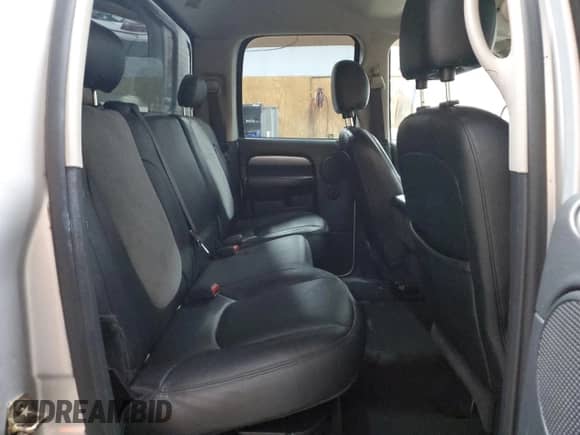 2004 Dodge 1500 ST z VIN 1D3HU18D04J113572, wystawiony jako Copart lot #72674424 z przebiegiem 106 337 mil mil oraz Czysty tytuł • Clean title. Historia ofert i sprzedaży dostępna na DreamBid. Obrazek 10.