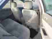 2002 Toyota Camry LE z VIN 4T1BE32K22U010806, wystawiony jako IAAI lot #43425571 z przebiegiem 160 384 mil mil oraz . Historia ofert i sprzedaży dostępna na DreamBid. Obrazek 8.