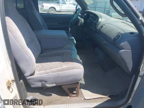 1998 Dodge 1500 с VIN 3B7HC16Z4WM249946, выставлен на аукционе IAAI как лот 42333516 с пробегом Не указан миль и . История ставок и продаж доступна на DreamBid. Изображение 5.