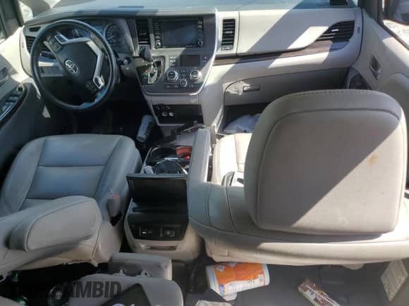 2020 Toyota Sienna XLE Auto Access Seat z VIN 5TDYZ3DC4LS025967, wystawiony jako Copart lot #60967855 z przebiegiem 116 044 mil mil oraz Szkoda całkowita • Salvage title. Historia ofert i sprzedaży dostępna na DreamBid. Obrazek 8.