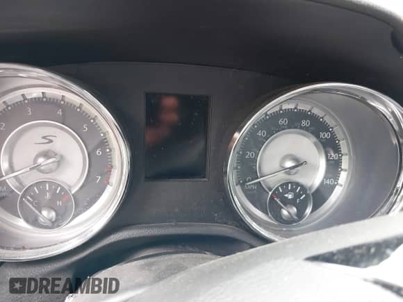 2014 Chrysler 300 S с VIN 2C3CCAGG7EH374402, выставлен на аукционе IAAI как лот 39421365 с пробегом Не указан миль и . История ставок и продаж доступна на DreamBid. Изображение 7.