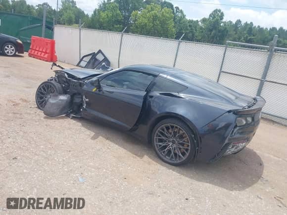 2015 Chevrolet Corvette Z06 3LZ with VIN 1G1YT2D6XF5601845, listed as a IAAI auction lot 42564055 with 99,989 mi miles and . Bid and sale history available at DreamBid. Image 3.