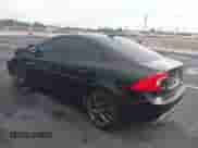 2017 Volvo S60 Dynamic с VIN YV126MFL8H2422804, выставлен на аукционе IAAI как лот 42411971 с пробегом 127 927 миль миль и . История ставок и продаж доступна на DreamBid. Изображение 3.