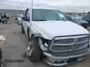 2018 Ram 1500 Big Horn z VIN 1C6RR7GT8JS311940, wystawiony jako IAAI lot #41313507 z przebiegiem 116 678 mil mil oraz . Historia ofert i sprzedaży dostępna na DreamBid. Obrazek 1.