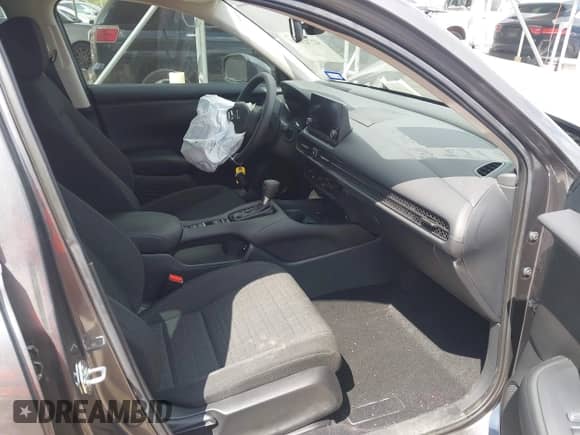 2025 Honda HR-V LX с VIN 3CZRZ1H30SM714187, выставлен на аукционе IAAI как лот 42703759 с пробегом 2 761 миль миль и . История ставок и продаж доступна на DreamBid. Изображение 5.