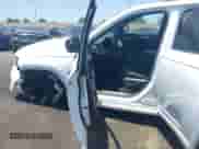 2023 Jeep Grand Cherokee Overland z VIN 1C4RJHDG8PC560416, wystawiony jako IAAI lot #42746164 z przebiegiem 16 237 mil mil oraz . Historia ofert i sprzedaży dostępna na DreamBid. Obrazek 5.