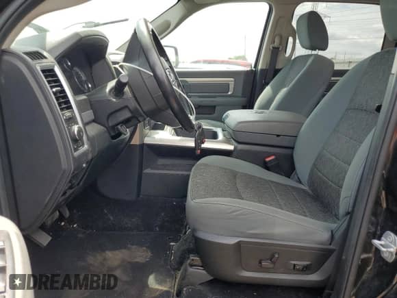 2018 Ram 1500 Big Horn z VIN 1C6RR7LM5JS244146, wystawiony jako Copart lot #68372385 z przebiegiem 56 819 mil mil oraz Czysty tytuł • Clean title. Historia ofert i sprzedaży dostępna na DreamBid. Obrazek 7.