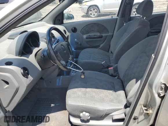 2005 Chevrolet Aveo LS с VIN KL1TD62625B444960, выставлен на аукционе Copart как лот 58535815 с пробегом 132 870 миль миль и Списание • Salvage title. История ставок и продаж доступна на DreamBid. Изображение 7.