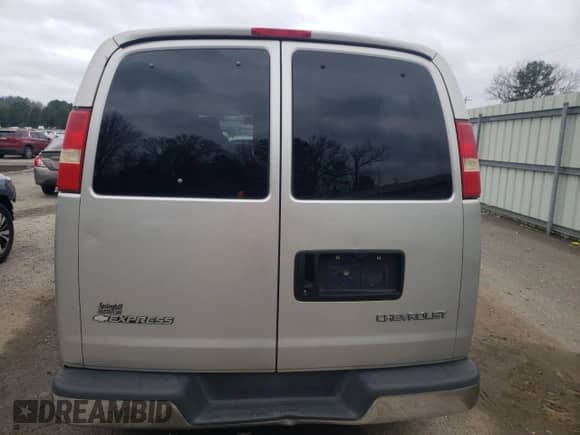 2005 Chevrolet Express Passenger with VIN 1GNFG15T351207764, listed as a Copart auction lot 46085905 with 175,358 mi miles and Clean title. Bid and sale history available at DreamBid. Image 6.