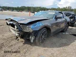 2014 Ford Mustang GT z VIN 1ZVBP8CF0E5330148, wystawiony jako Copart lot #89713885 z przebiegiem Nie podano mil oraz Szkoda całkowita • Salvage title. Historia ofert i sprzedaży dostępna na DreamBid. Obrazek 1.