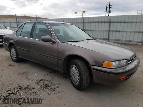 1993 Honda Accord LX z VIN JHMCB7652PC009471, wystawiony jako Copart lot #47173745 z przebiegiem 126 397 mil mil oraz Czysty tytuł • Clean title. Historia ofert i sprzedaży dostępna na DreamBid. Obrazek 4.
