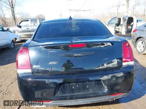 2015 Chrysler 300 S с VIN 2C3CCAGG4FH909090, выставлен на аукционе IAAI как лот 41537926 с пробегом 124 382 миль миль и . История ставок и продаж доступна на DreamBid. Изображение 16.