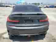 2020 BMW 3 Series M340i z VIN 3MW5U7J01L8B08345, wystawiony jako Copart lot #61428655 z przebiegiem Nie podano mil oraz Szkoda całkowita • Salvage title. Historia ofert i sprzedaży dostępna na DreamBid. Obrazek 6.