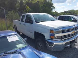2015 Chevrolet Silverado 2500HD Work Truck z VIN 1GC2KUEG6FZ514228, wystawiony jako IAAI lot #42802030 z przebiegiem 149 209 mil mil oraz . Historia ofert i sprzedaży dostępna na DreamBid. Obrazek 1.