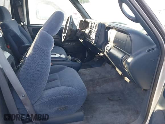 1998 Chevrolet Suburban z VIN 3GNEC16R7WG140146, wystawiony jako IAAI lot #41426285 z przebiegiem 356 757 mil mil oraz . Historia ofert i sprzedaży dostępna na DreamBid. Obrazek 5.