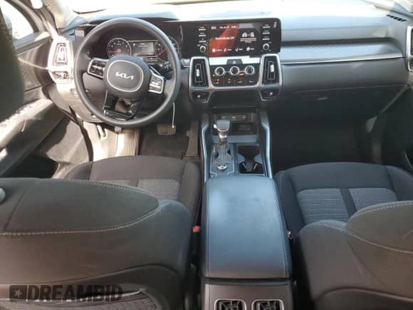 2022 Kia Sorento LX z VIN 5XYRG4LC0NG131222, wystawiony jako Copart lot #65878485 z przebiegiem 34 242 mil mil oraz Nie do naprawy • Non repairable. Historia ofert i sprzedaży dostępna na DreamBid. Obrazek 8.