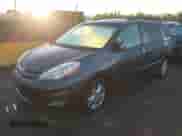 2006 Toyota Sienna XLE Limited z VIN 5TDZA22C66S586037, wystawiony jako IAAI lot #43577522 z przebiegiem 148 213 mil mil oraz . Historia ofert i sprzedaży dostępna na DreamBid. Obrazek 2.