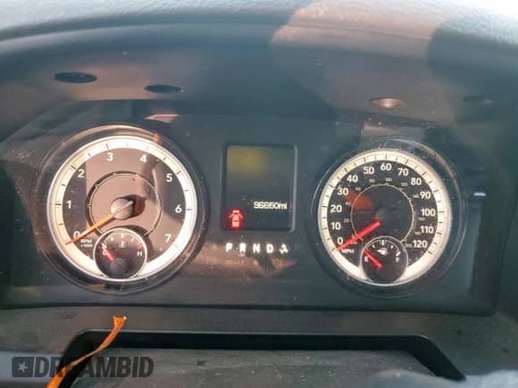 2019 Ram 1500 Express z VIN 3C6JR6AG1KG677993, wystawiony jako Copart lot #81064025 z przebiegiem 96 650 mil mil oraz Czysty tytuł • Clean title. Historia ofert i sprzedaży dostępna na DreamBid. Obrazek 9.