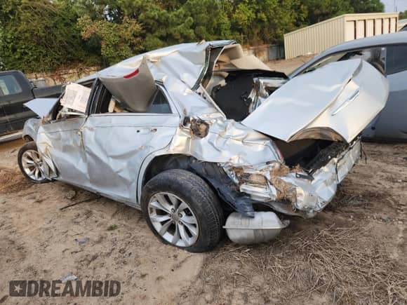 2020 Chrysler 300 Touring with VIN 2C3CCAAG5LH250098, listed as a Copart auction lot 86117765 with Not provided miles and Clean title. Bid and sale history available at DreamBid. Image 2.