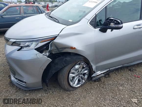 2025 Toyota Sienna Limited с VIN 5TDZRKEC9SS234407, выставлен на аукционе IAAI как лот 42131916 с пробегом 7 695 миль миль и . История ставок и продаж доступна на DreamBid. Изображение 6.