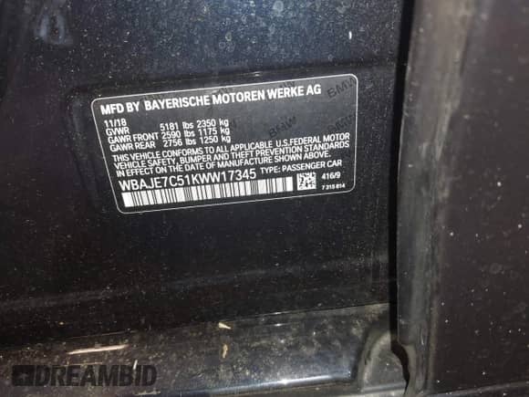 2019 BMW 5 Series 540i xDrive z VIN WBAJE7C51KWW17345, wystawiony jako IAAI lot #42535806 z przebiegiem 57 003 mil mil oraz . Historia ofert i sprzedaży dostępna na DreamBid. Obrazek 9.