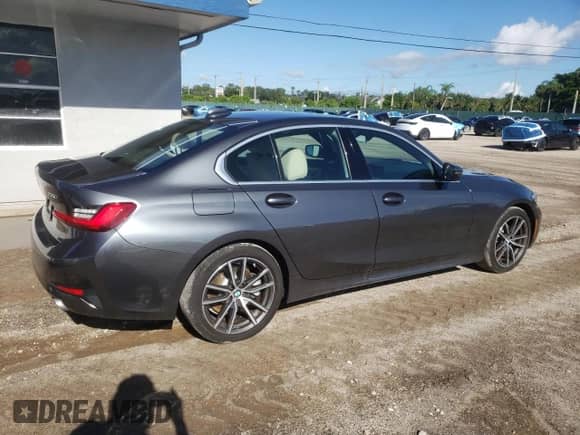 2021 BMW 3 Series 330i z VIN 3MW5R1J0XM8B53154, wystawiony jako Copart lot #81292145 z przebiegiem 41 995 mil mil oraz Szkoda całkowita • Salvage title. Historia ofert i sprzedaży dostępna na DreamBid. Obrazek 3.