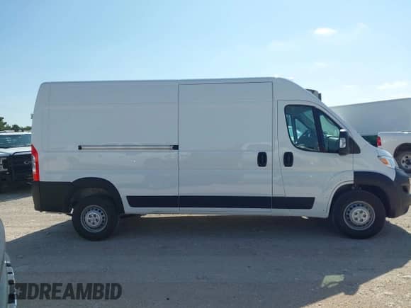 2025 Ram ProMaster Cargo Tradesman z VIN 3C6MRVHG6SE546311, wystawiony jako IAAI lot #42392193 z przebiegiem 1 568 mil mil oraz . Historia ofert i sprzedaży dostępna na DreamBid. Obrazek 13.